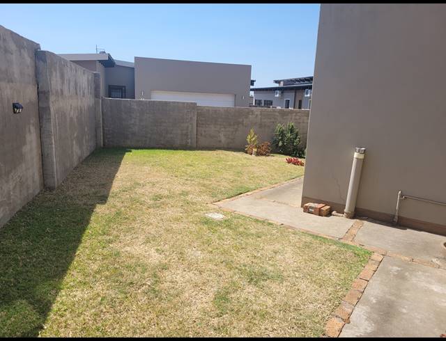 4 BEDROOM SECTIONAL TITLE TO LET IN DONKERHOEK AH